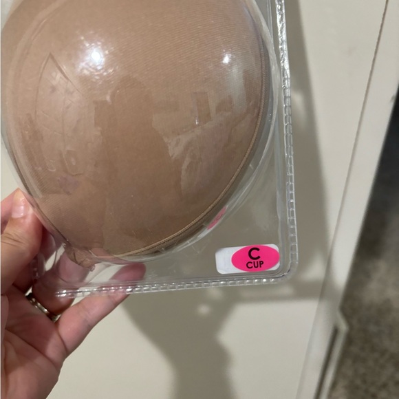 Adhesive bra - Picture 4 of 4